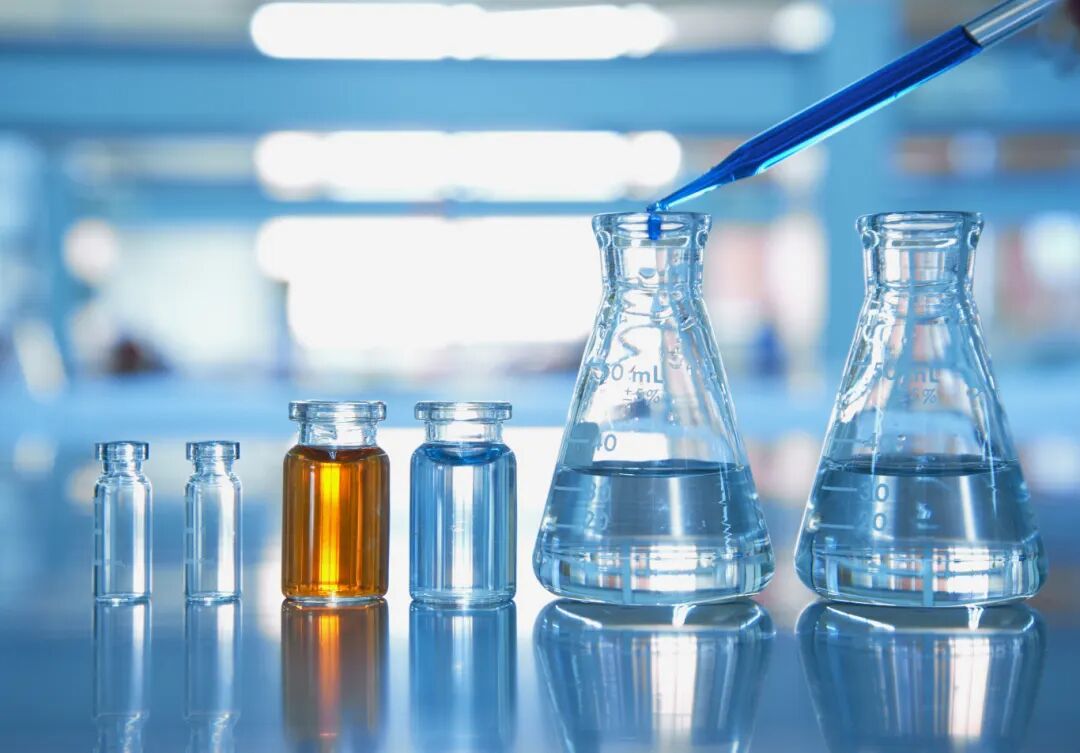花瓣素材_试管,实验室,烧瓶,橙色,蓝色,水滴,生物科技,水平画幅,无人,玻璃_5683665.jpg